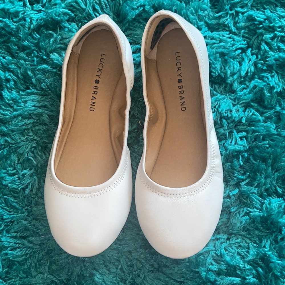 Lucky Brand white flat shoes size 8
